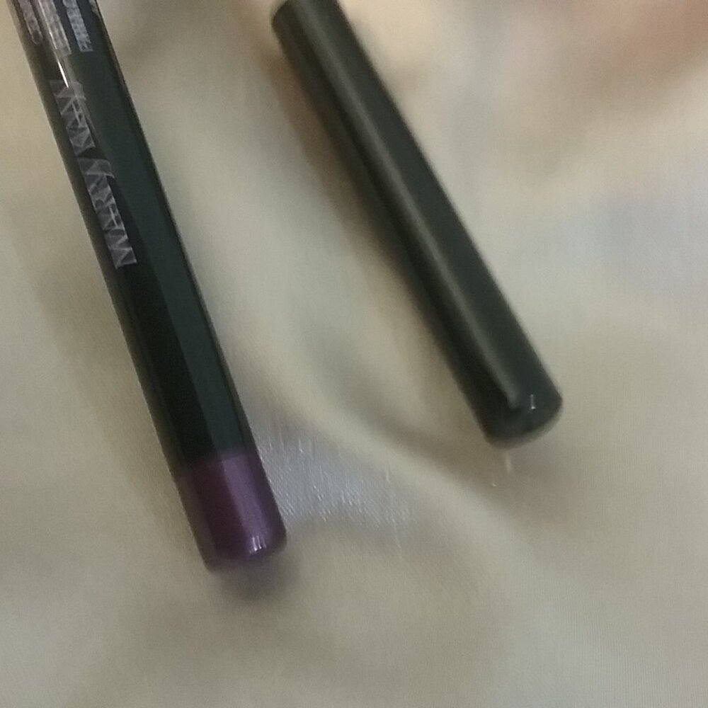 Mary Kay Waterproof Liner in Amethyst - Picture 3 of 3